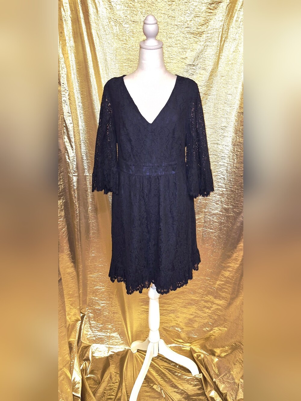 Modcloth Black Lace V-Neck Long Sleeve Dress